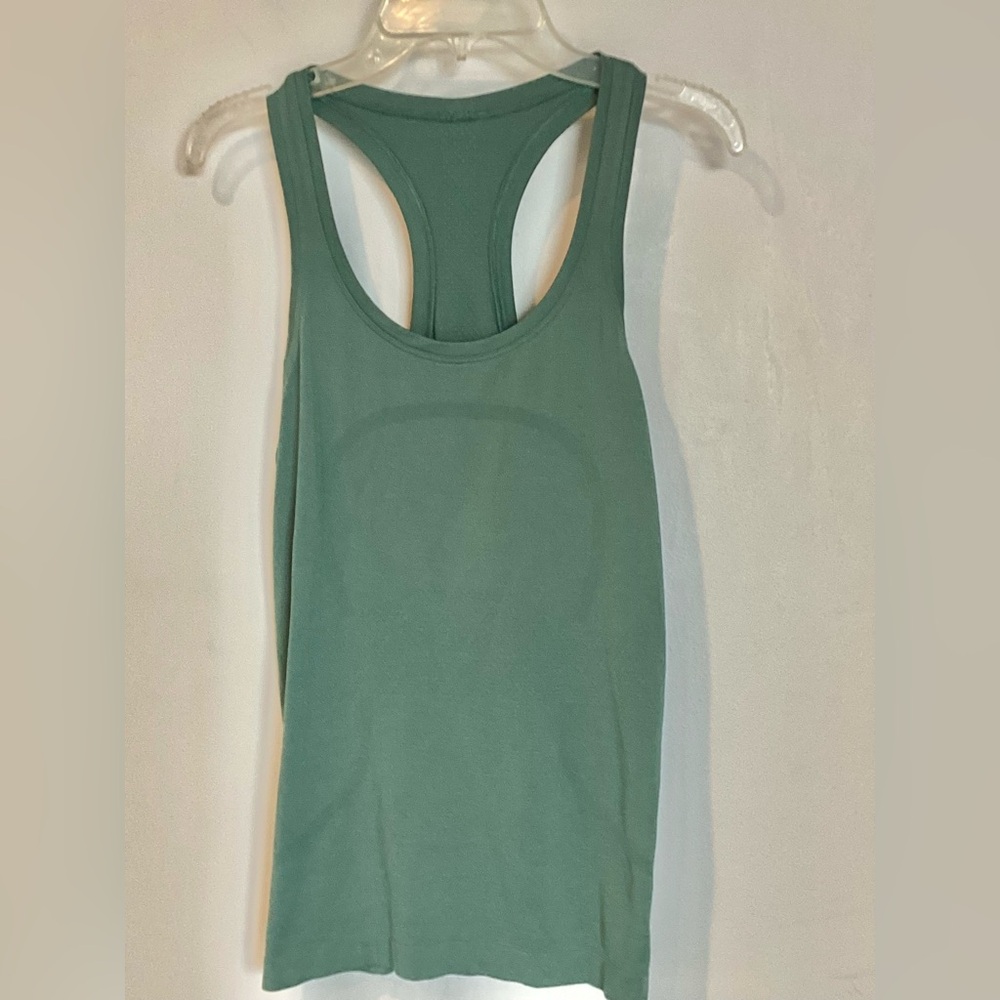 Lululemon Green Sleeveless Women's Workout Tank Top